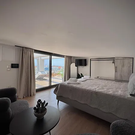 Petra Mare - Sea View Escape In * 尼亚·蒙达尼亚