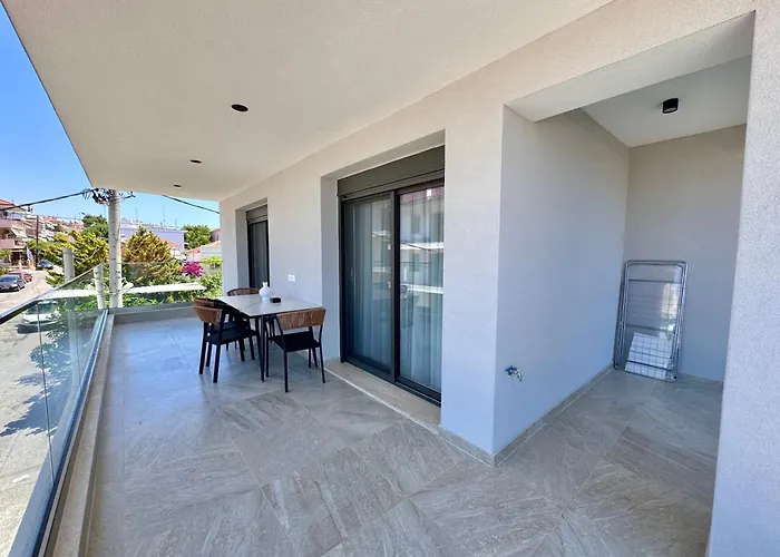 Petra Mare - Sea View Escape In Apartment Nea Moudania